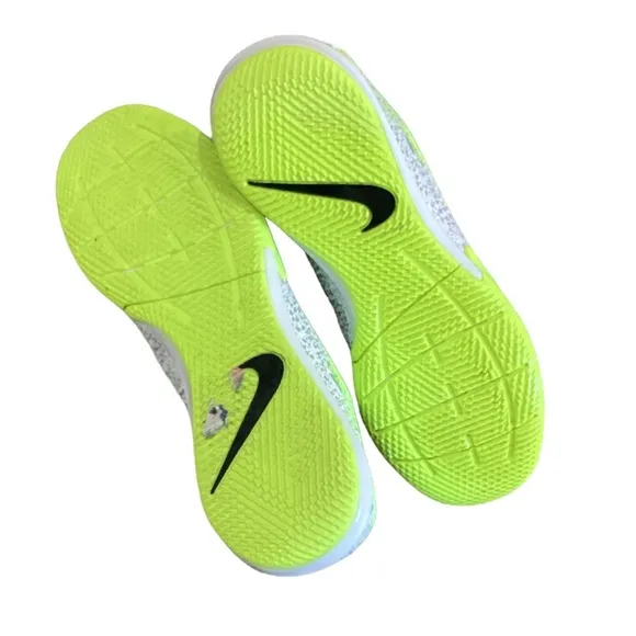 Nike Mercurial Vapor 14 Academy Indoor Soccer Shoes 7.5