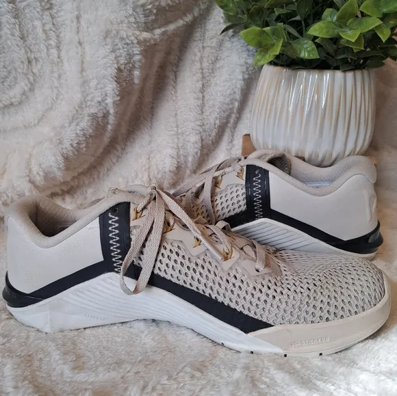 Nike Metcon 6 Women's AT3160-170 Cream And Black Running Shoes Trainers Size 8.5