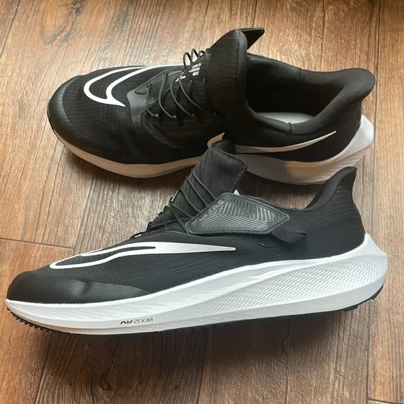 Nike Pegasus FlyEaseMen's Easy On/Off Road Running Shoes. Like new worn once.