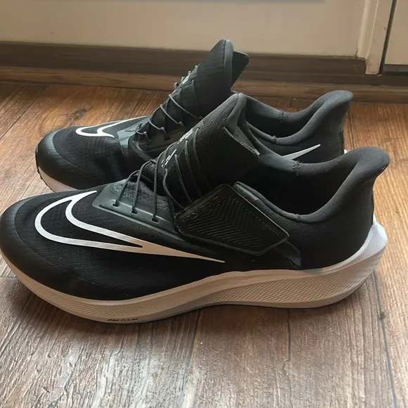 Nike Pegasus FlyEaseMen's Easy On/Off Road Running Shoes. Like new worn once.