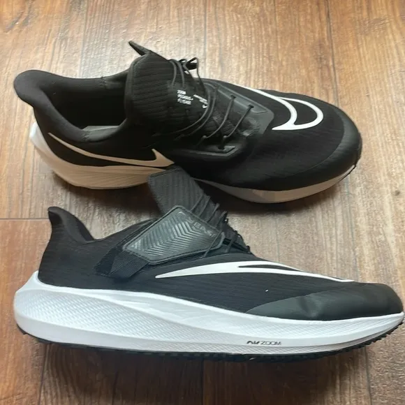 Nike Pegasus FlyEaseMen's Easy On/Off Road Running Shoes. Like new worn once.