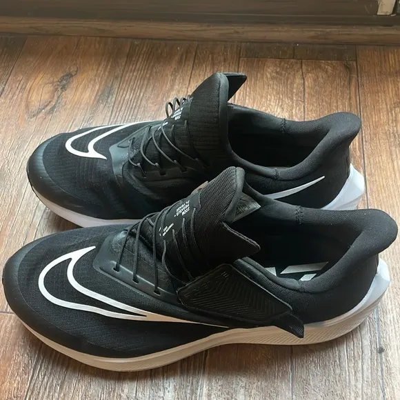Nike Pegasus FlyEaseMen's Easy On/Off Road Running Shoes. Like new worn once.