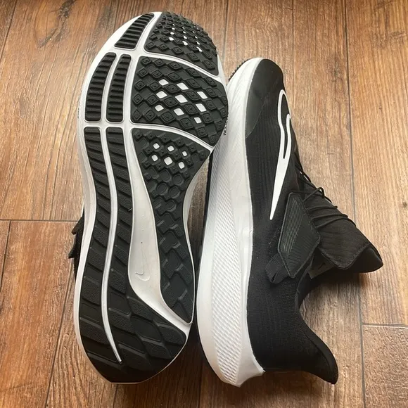 Nike Pegasus FlyEaseMen's Easy On/Off Road Running Shoes. Like new worn once.