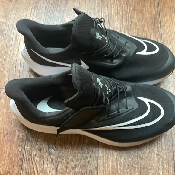 Nike Pegasus FlyEaseMen's Easy On/Off Road Running Shoes. Like new worn once.