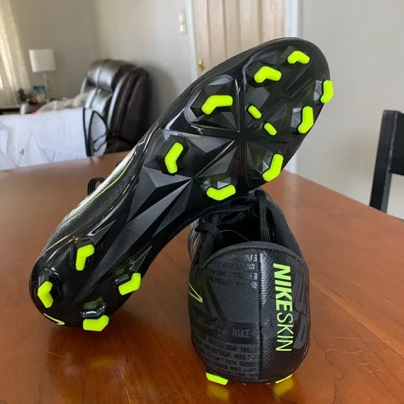 Nike Phantom Venom Pro FG Black-Volt Soccer Cleats