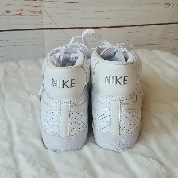 NIKE // rare mismatch 9/9.5 blazer perforated mid top sneaker