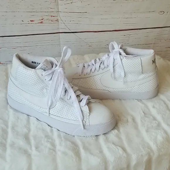 NIKE // rare mismatch 9/9.5 blazer perforated mid top sneaker