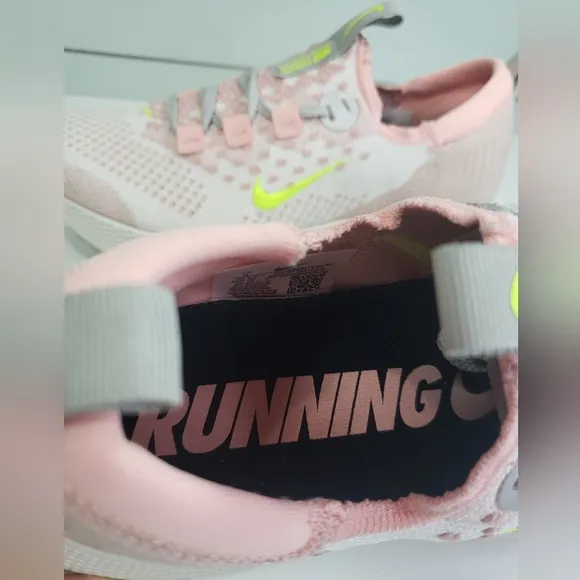 Nike React Escape Run FlyKnit Pink Oxford Volt Running Training Sneakers Women 8