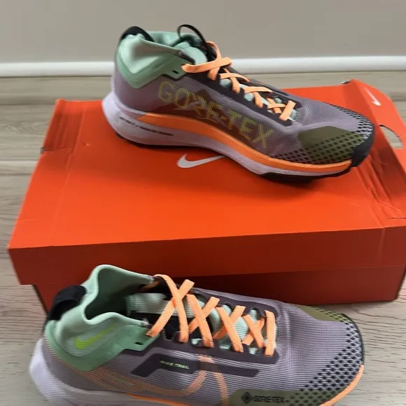 NIKE REACT Women’s ' Multicolor Athletic Sneakers  size 8
