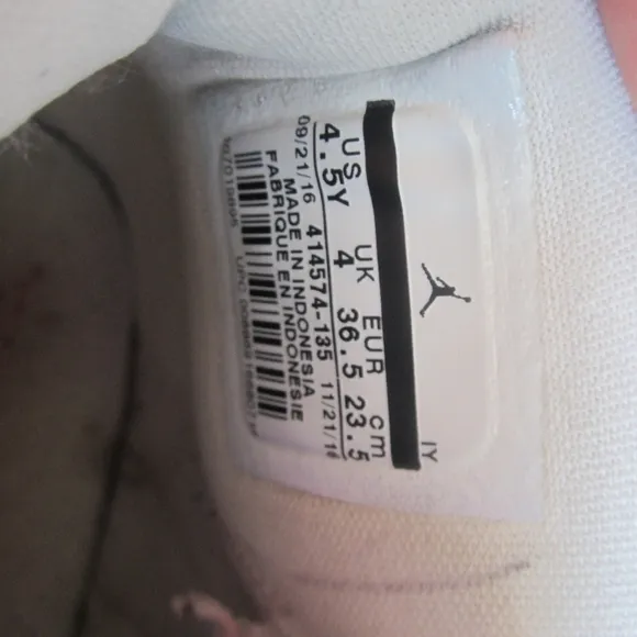 Nike Retro Air Jordan 13 XIII Tennis Basketball Shoes White Gold Youth Size 4.5Y