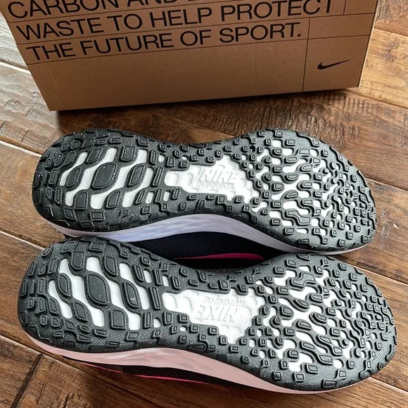 Nike Revolution 6 Black/Hyper Pink/Pink Foam Girls Running Shoe size 7Y