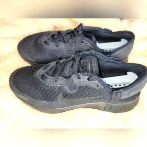 Nike Revolution 6 Next Nature Road Running Shoe sz 7Y, Black. NWOT