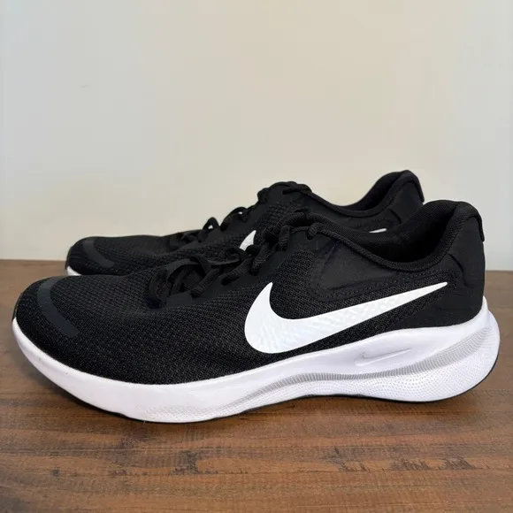 Nike Revolution 7 Road Running Shoes Sneakers Size 10 FB2207-001
