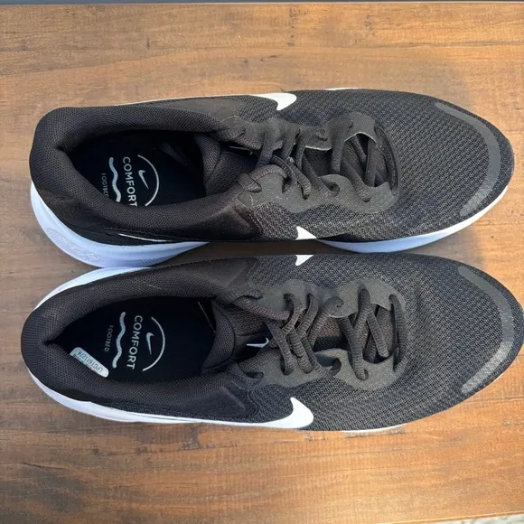 Nike Revolution 7 Road Running Shoes Sneakers Size 10 FB2207-001
