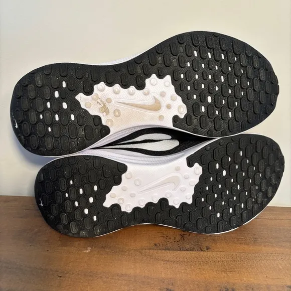 Nike Revolution 7 Road Running Shoes Sneakers Size 10 FB2207-001