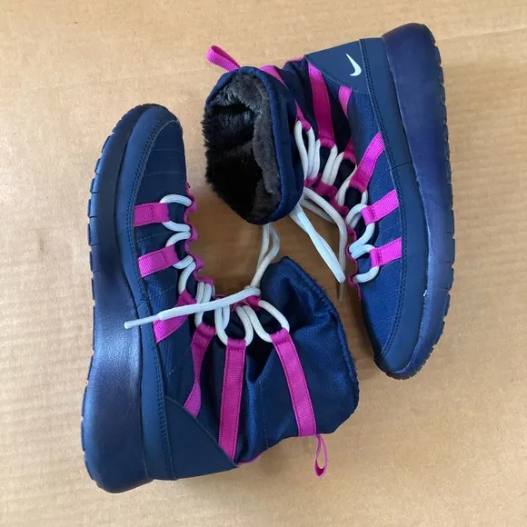 Nike Roshe One Hi Winter Youth Shoes size 5