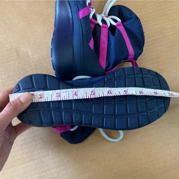 Nike Roshe One Hi Winter Youth Shoes size 5