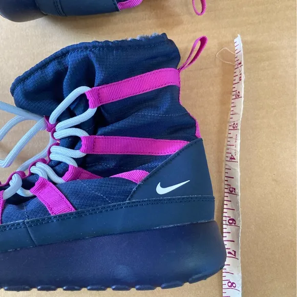 Nike Roshe One Hi Winter Youth Shoes size 5