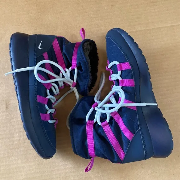 Nike Roshe One Hi Winter Youth Shoes size 5