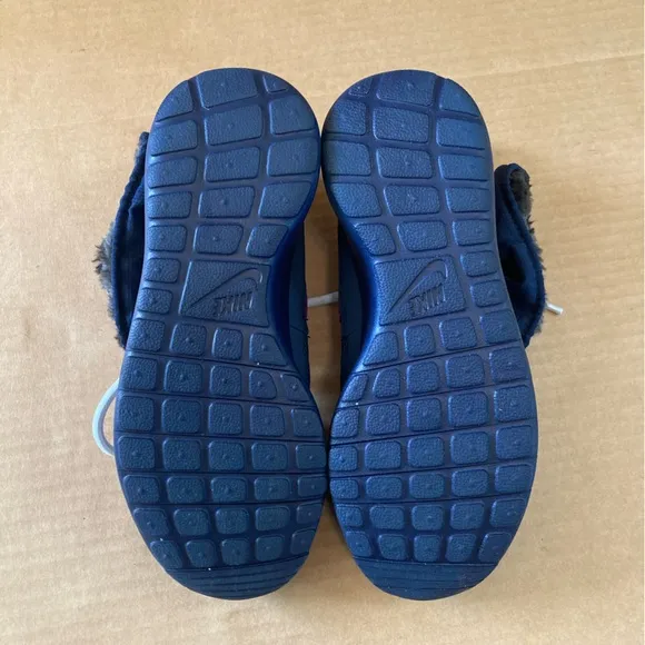 Nike Roshe One Hi Winter Youth Shoes size 5