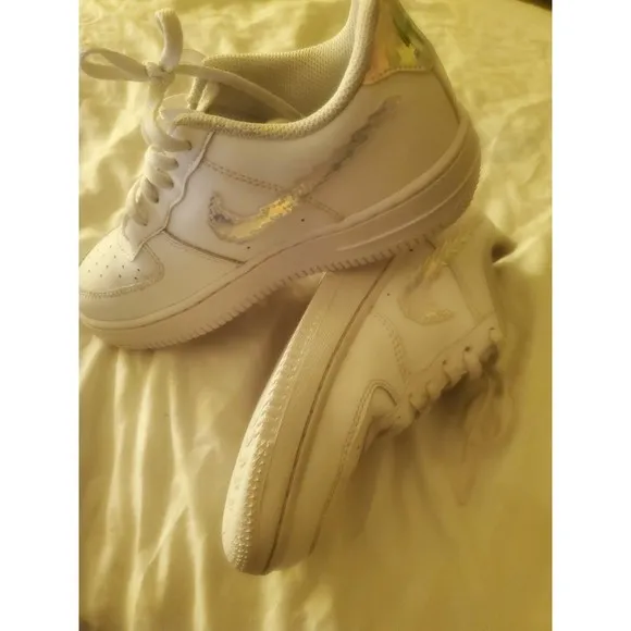 Nike Sneakers Voor Jongens tennis shoes Holographic Size 2.5y