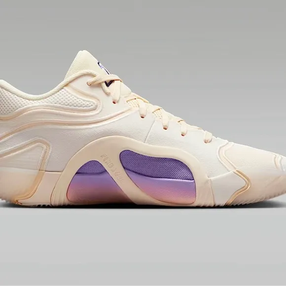Nike Tatum 3 Men’s 5.5 Womens 7 Cream  Lavender Athletic Shoes Brand Nee in Box