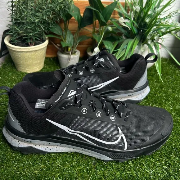 Nike TERRA Kiger 9Men's Trail-Running Shoes size 14 Blk/Gry/Slvr