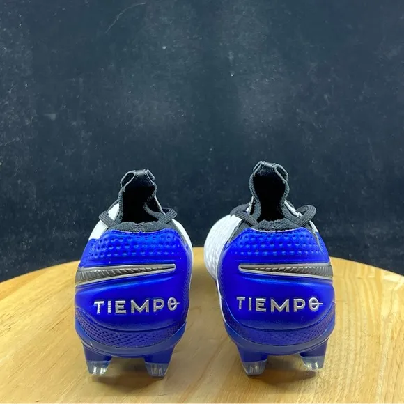 Nike Tiempo Legend 8 Elite FG ACC Flyknit Cleats Mens Size 6.5 AT5293-104 (W8)