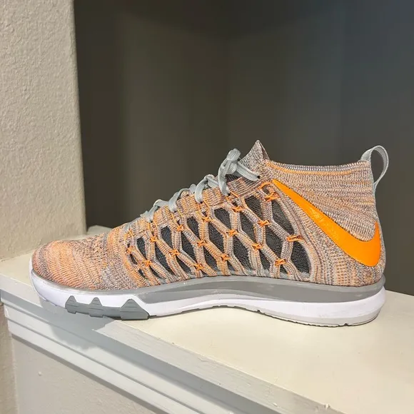 Nike Train Ultrafast Flyknit Mens Size 11 Orange Training Shoes Sneakers