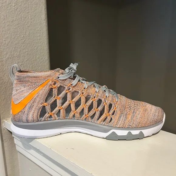 Nike Train Ultrafast Flyknit Mens Size 11 Orange Training Shoes Sneakers