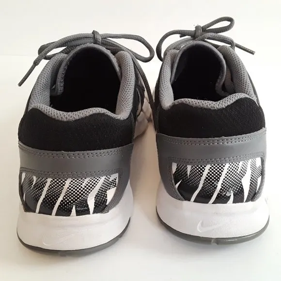 NIKE TRAINING   SIZE 8   MEN'S SNEAKERS.