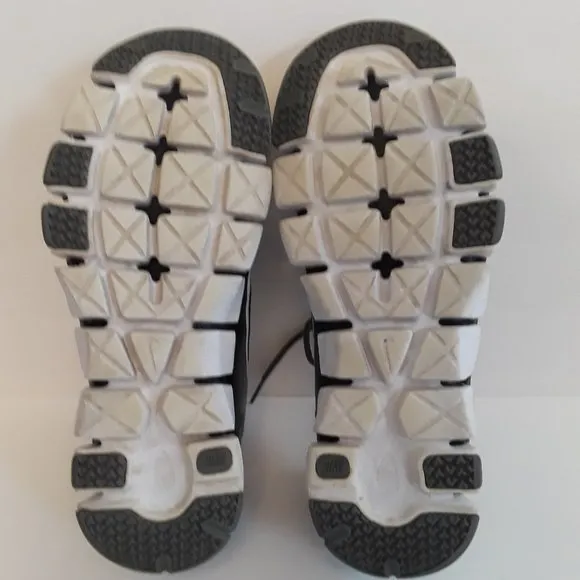 NIKE TRAINING   SIZE 8   MEN'S SNEAKERS.