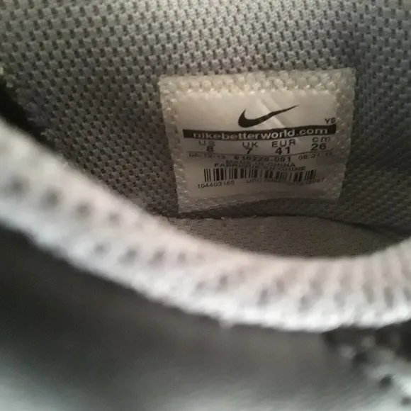 NIKE TRAINING   SIZE 8   MEN'S SNEAKERS.