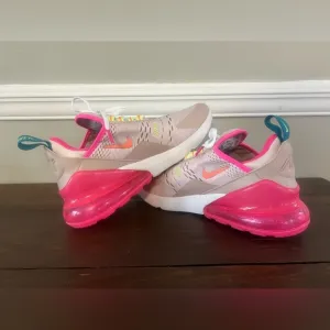Nike Women's Air Max 270 Tennis Shoes Size 7