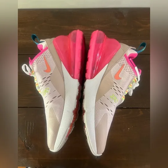 Nike Women's Air Max 270 Tennis Shoes Size 7