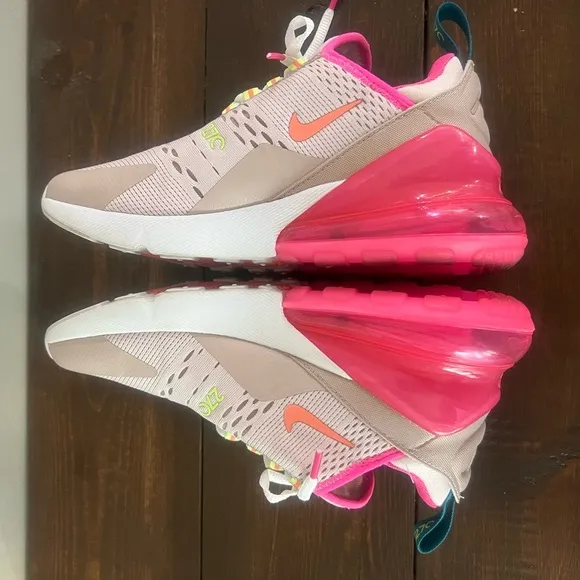 Nike Women's Air Max 270 Tennis Shoes Size 7