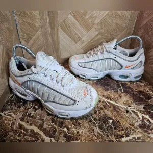 Nike women's Air Max Tail Wind white running training shoes size 7.5.