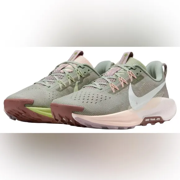 Nike Women's Pegasus Trail 5 Running Shoes, green pink, sz 10, NWB