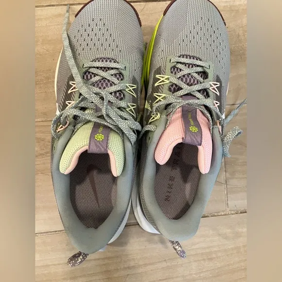 Nike Women's Pegasus Trail 5 Running Shoes, green pink, sz 10, NWB