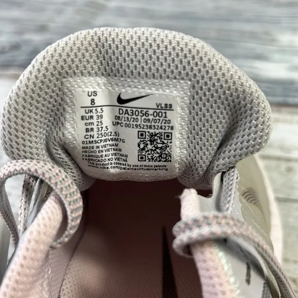 Nike Women’s Winflo 8 PRM Grey Fog/Barely Rose-Pale Coral Size 8 ( DA3056-001 )