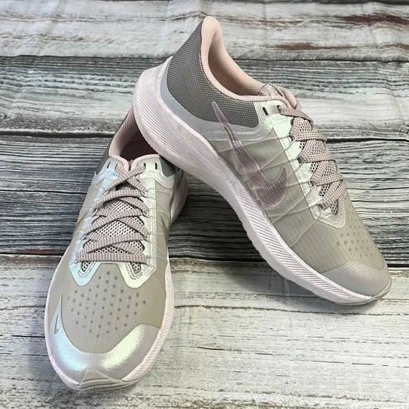 Nike Women’s Winflo 8 PRM Grey Fog/Barely Rose-Pale Coral Size 8 ( DA3056-001 )