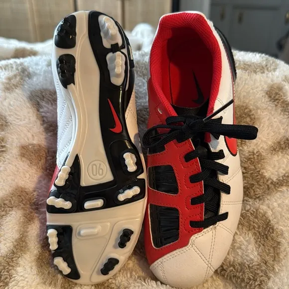 NIKE Youth TOTAL 90 SHOOT III FG SOCCER SHOES CLEATS 385409-160 2011 Size 2.5