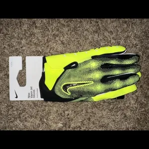 Nike Youth Vapor Jet 7.0 Energy Volt/Black Receiver Football Gloves