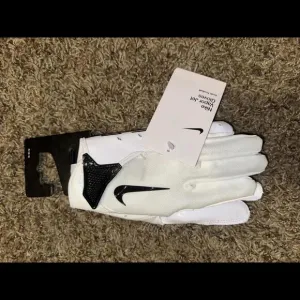 Nike Youth Vapor Jet 7.0 Football White/White/Black Gloves