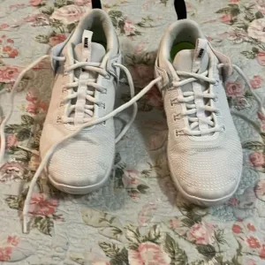 Nike zoom sneakers