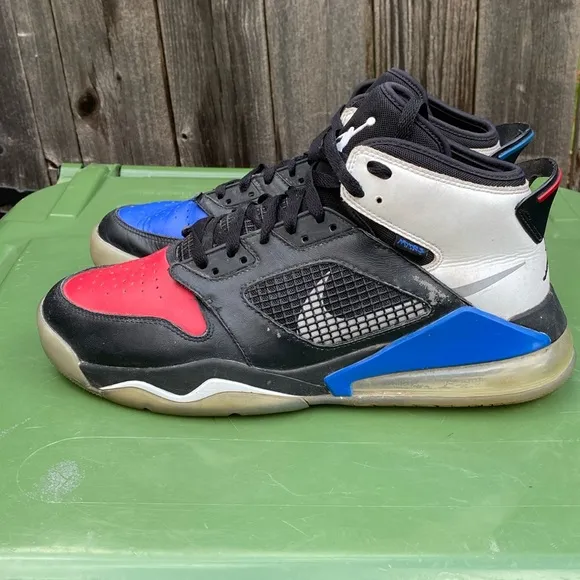 Nine Air Jordan Mars 270 Top 3 Sneakers Men’s Size 12 CD7070-001 Red Blue Black