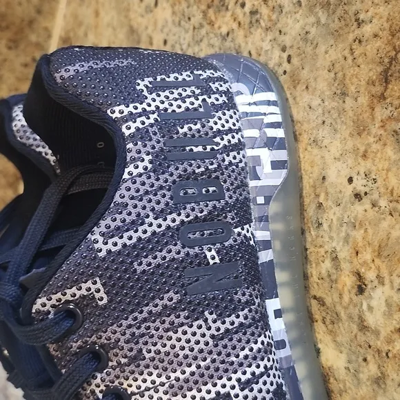 No Bull training shoes size 8