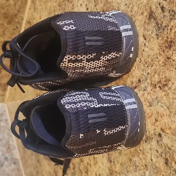 No Bull training shoes size 8