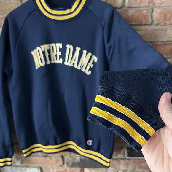 Notre Dame Fighting Irish Vintage Champion Sweatshirt Nylon Size Large
