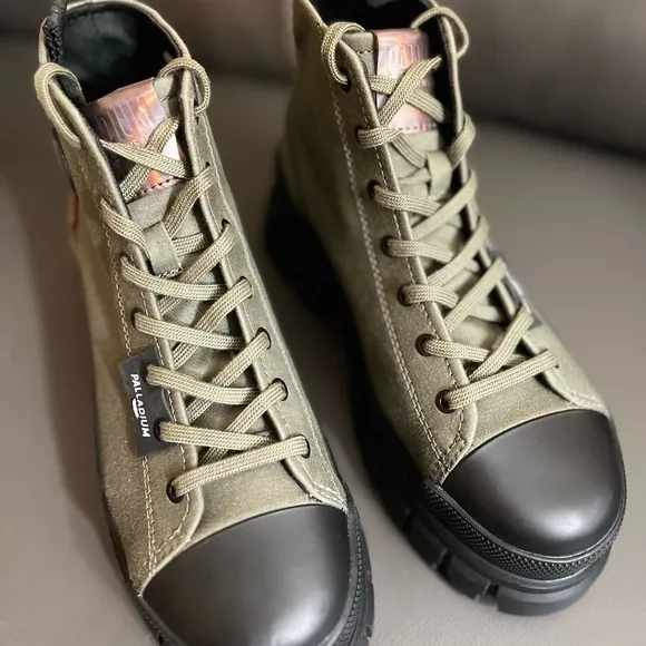 NWOB $119 Palladium Women's Revolt High Top TX Sneakers